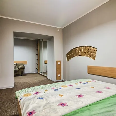 Apartment On Knyazya Leva 2 *